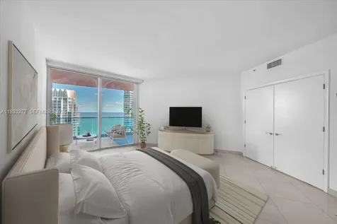 300 S Pointe Drive Miami Beach FL 33139