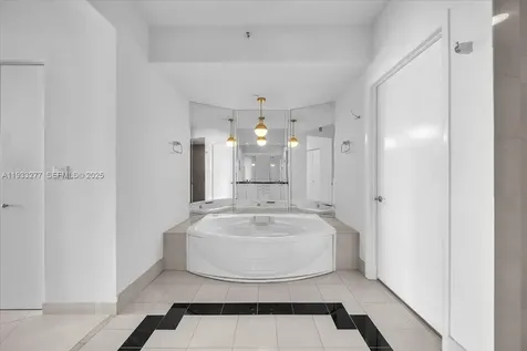 300 S Pointe Drive Miami Beach FL 33139