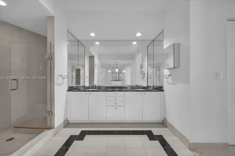 300 S Pointe Drive Miami Beach FL 33139
