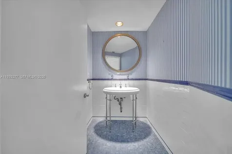 300 S Pointe Drive Miami Beach FL 33139