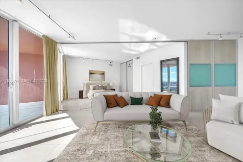 300 S Pointe Drive Miami Beach FL 33139
