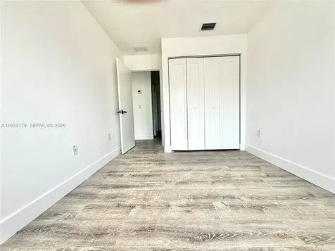 1629 NW 40th Street Miami FL 33142