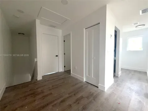 1629 NW 40th Street Miami FL 33142