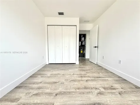 1629 NW 40th Street Miami FL 33142