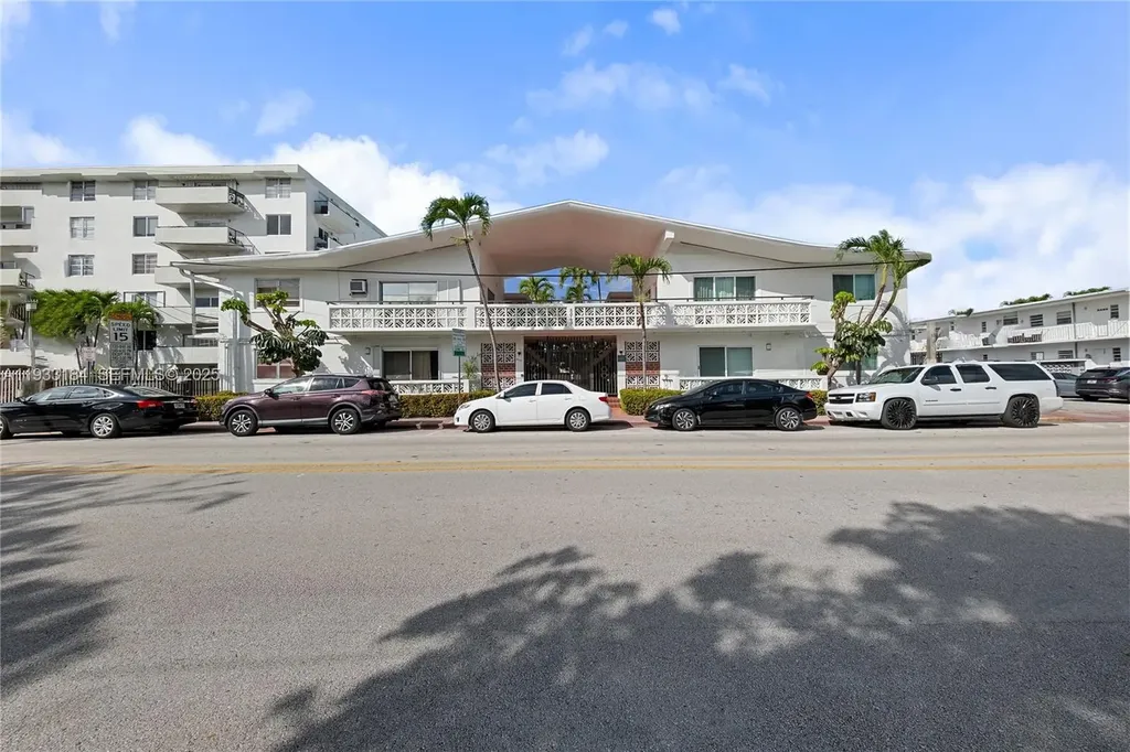 8040 Tatum Waterway Drive Miami Beach FL 33141