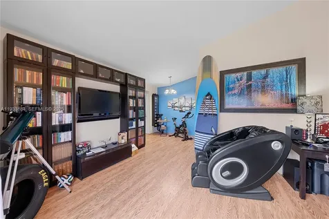 8040 Tatum Waterway Drive Miami Beach FL 33141