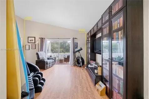 8040 Tatum Waterway Drive Miami Beach FL 33141