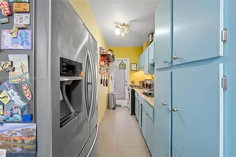 8040 Tatum Waterway Drive Miami Beach FL 33141