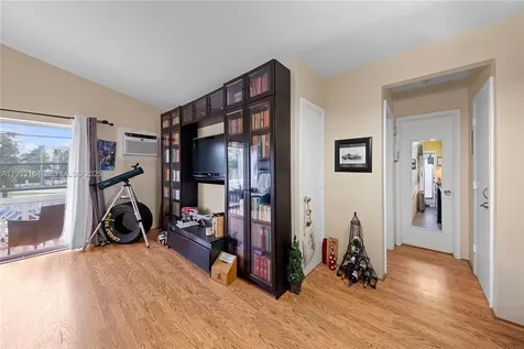 8040 Tatum Waterway Drive Miami Beach FL 33141