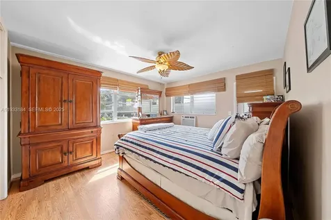 8040 Tatum Waterway Drive Miami Beach FL 33141