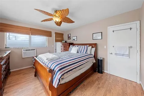 8040 Tatum Waterway Drive Miami Beach FL 33141