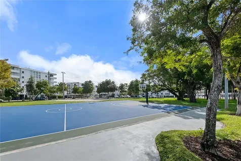 8040 Tatum Waterway Drive Miami Beach FL 33141