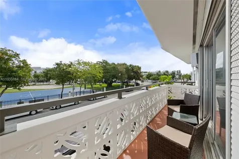 8040 Tatum Waterway Drive Miami Beach FL 33141