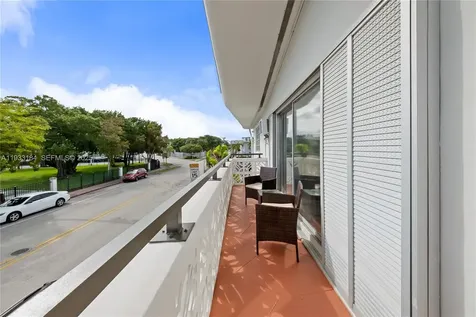 8040 Tatum Waterway Drive Miami Beach FL 33141