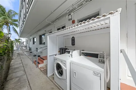 8040 Tatum Waterway Drive Miami Beach FL 33141