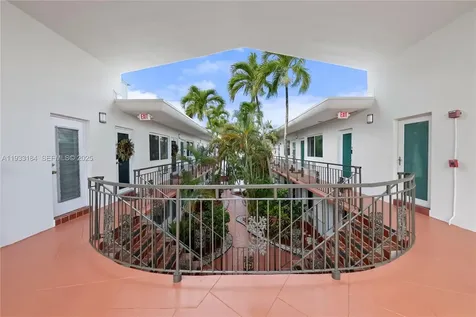 8040 Tatum Waterway Drive Miami Beach FL 33141