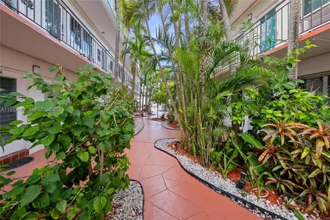 8040 Tatum Waterway Drive Miami Beach FL 33141