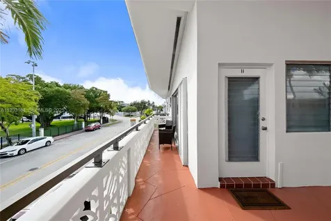 8040 Tatum Waterway Drive Miami Beach FL 33141