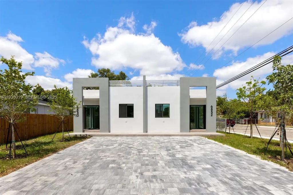 6852-6850 NW 4th Avenue Miami FL 33150