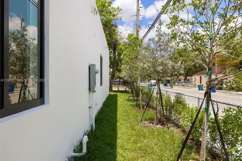 6852-6850 NW 4th Avenue Miami FL 33150