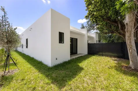 6852-6850 NW 4th Avenue Miami FL 33150