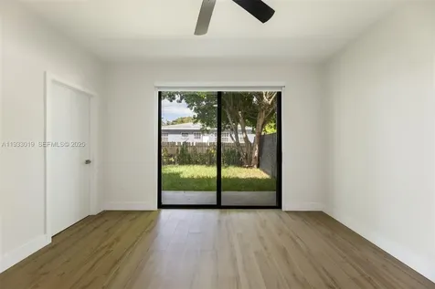 6852-6850 NW 4th Avenue Miami FL 33150