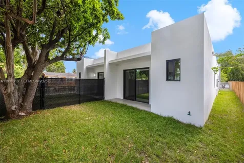 6852-6850 NW 4th Avenue Miami FL 33150