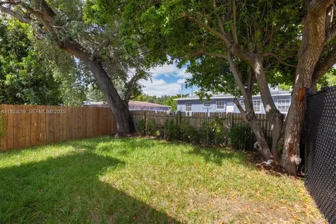 6852-6850 NW 4th Avenue Miami FL 33150