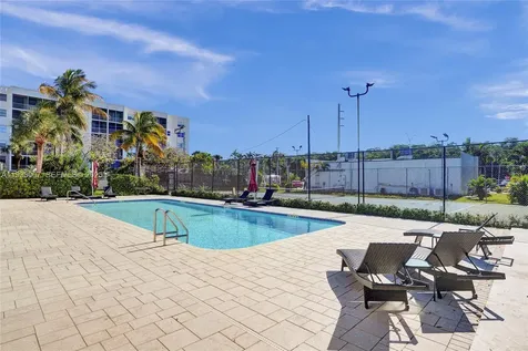 16478 NE 27th Place Eastern Shores FL 33160