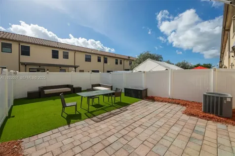 3316 W 91st Terrace Hialeah FL 33018