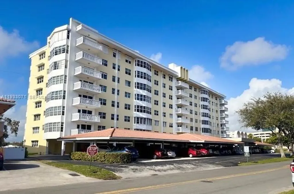 2500 NE 48th Lane Fort Lauderdale FL 33308