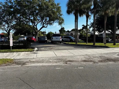 2500 NE 48th Lane Fort Lauderdale FL 33308