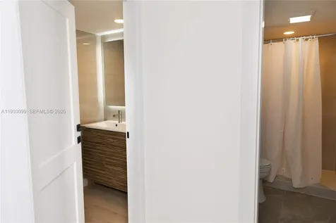 3625 N Country Club Drive Aventura FL 33180