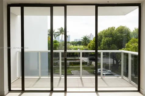3625 N Country Club Drive Aventura FL 33180
