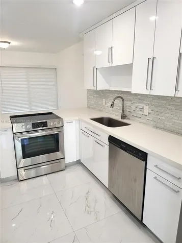 9723 N New River Canal Road Plantation FL 33324