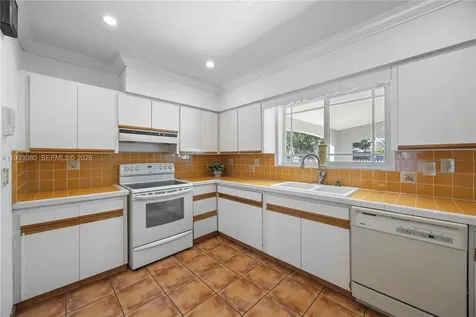 5685 SW 72nd Avenue Miami FL 33143
