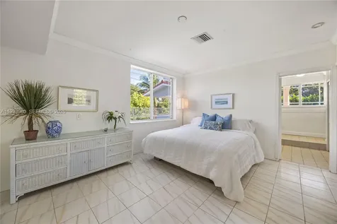 5685 SW 72nd Avenue Miami FL 33143