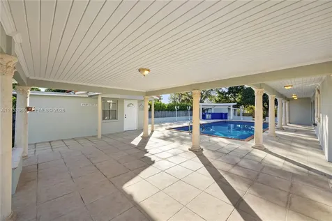 5685 SW 72nd Avenue Miami FL 33143