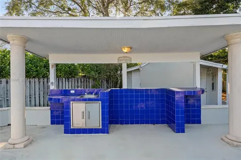 5685 SW 72nd Avenue Miami FL 33143