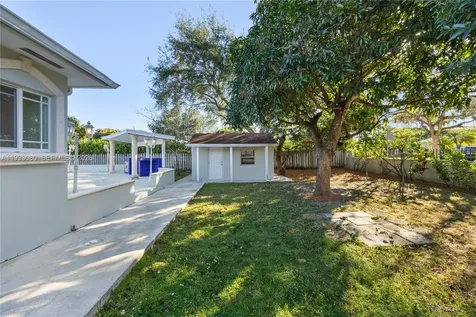 5685 SW 72nd Avenue Miami FL 33143