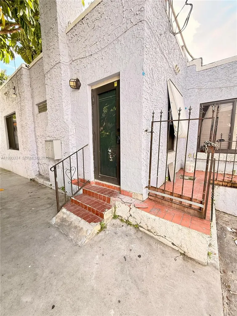 125 SW 19th Avenue Miami FL 33135