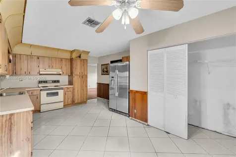 7545 NW 99th Avenue Tamarac FL 33321