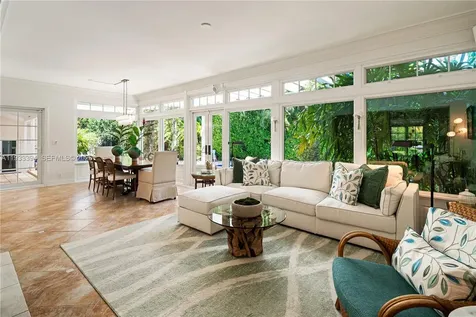 4871 SW 74th Terrace Miami FL 33143