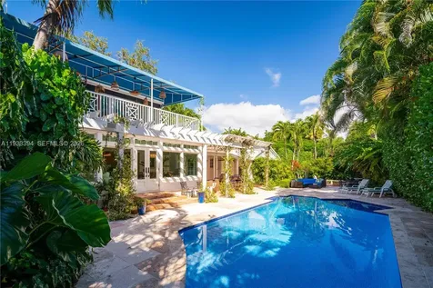 4871 SW 74th Terrace Miami FL 33143