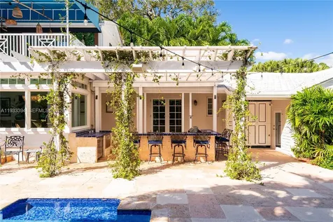 4871 SW 74th Terrace Miami FL 33143