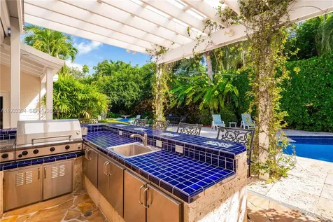 4871 SW 74th Terrace Miami FL 33143