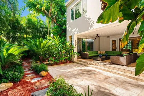 4871 SW 74th Terrace Miami FL 33143