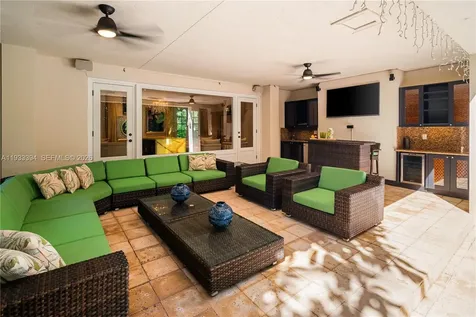 4871 SW 74th Terrace Miami FL 33143