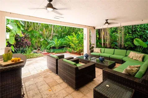 4871 SW 74th Terrace Miami FL 33143
