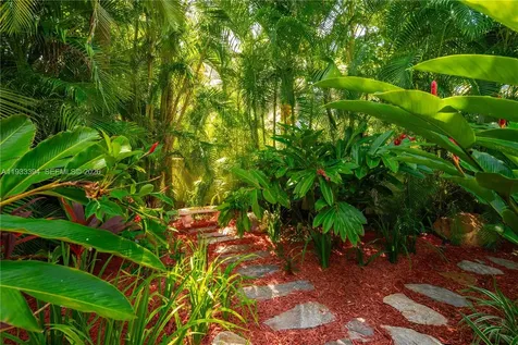 4871 SW 74th Terrace Miami FL 33143